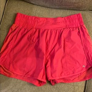 Balance Athletica breeze shorts Hibiscus XL